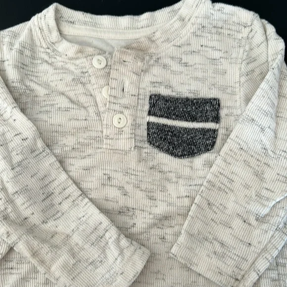 4 sweaters - Picture 7 of 9